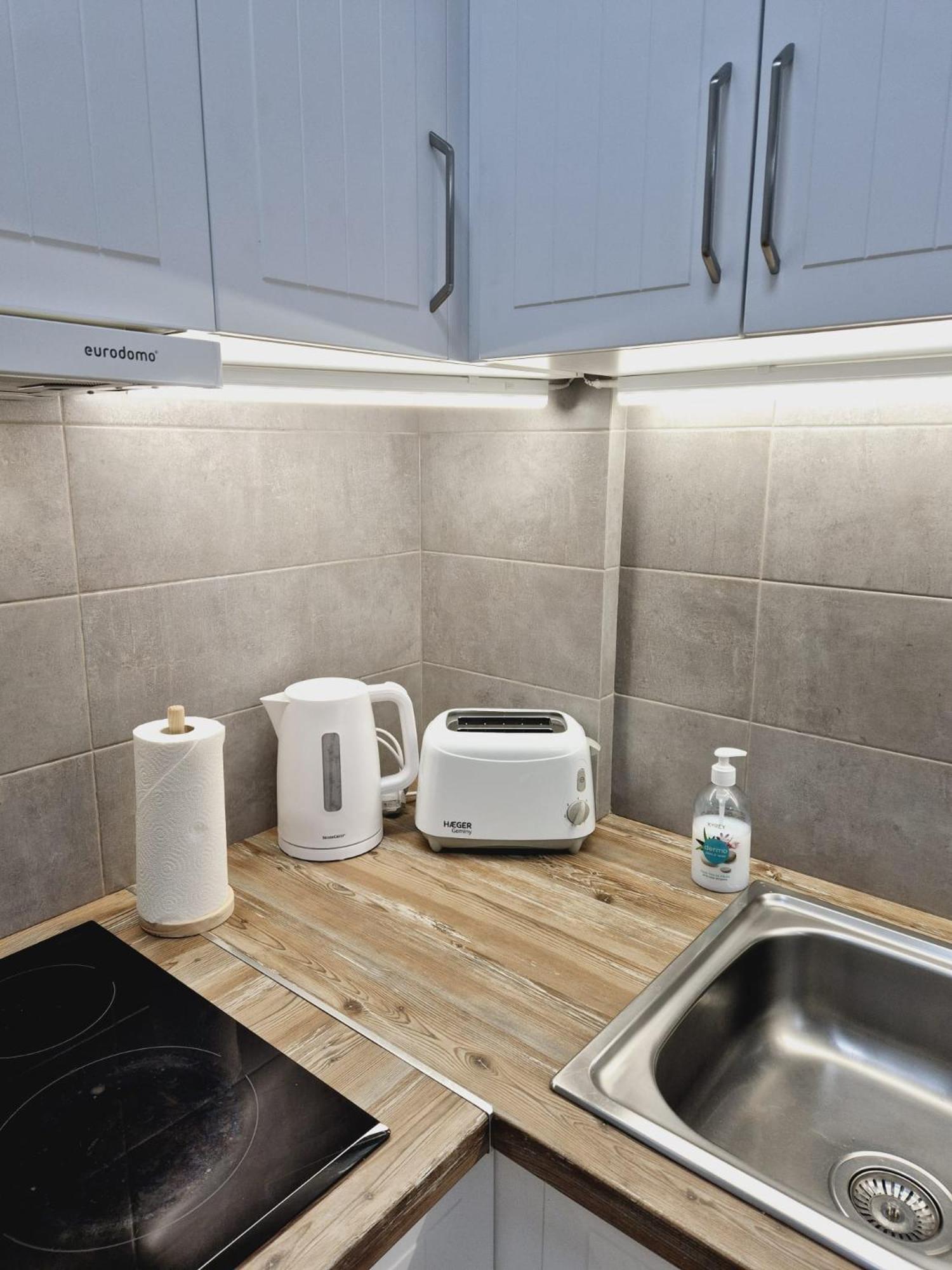 La Casa De Veronica - Serene Apartment With Shared Pool, Steps From The Beach Torrevieja Esterno foto