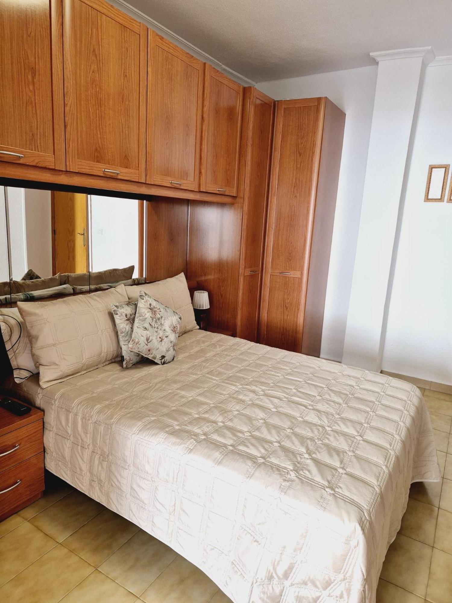 La Casa De Veronica - Serene Apartment With Shared Pool, Steps From The Beach Torrevieja Esterno foto