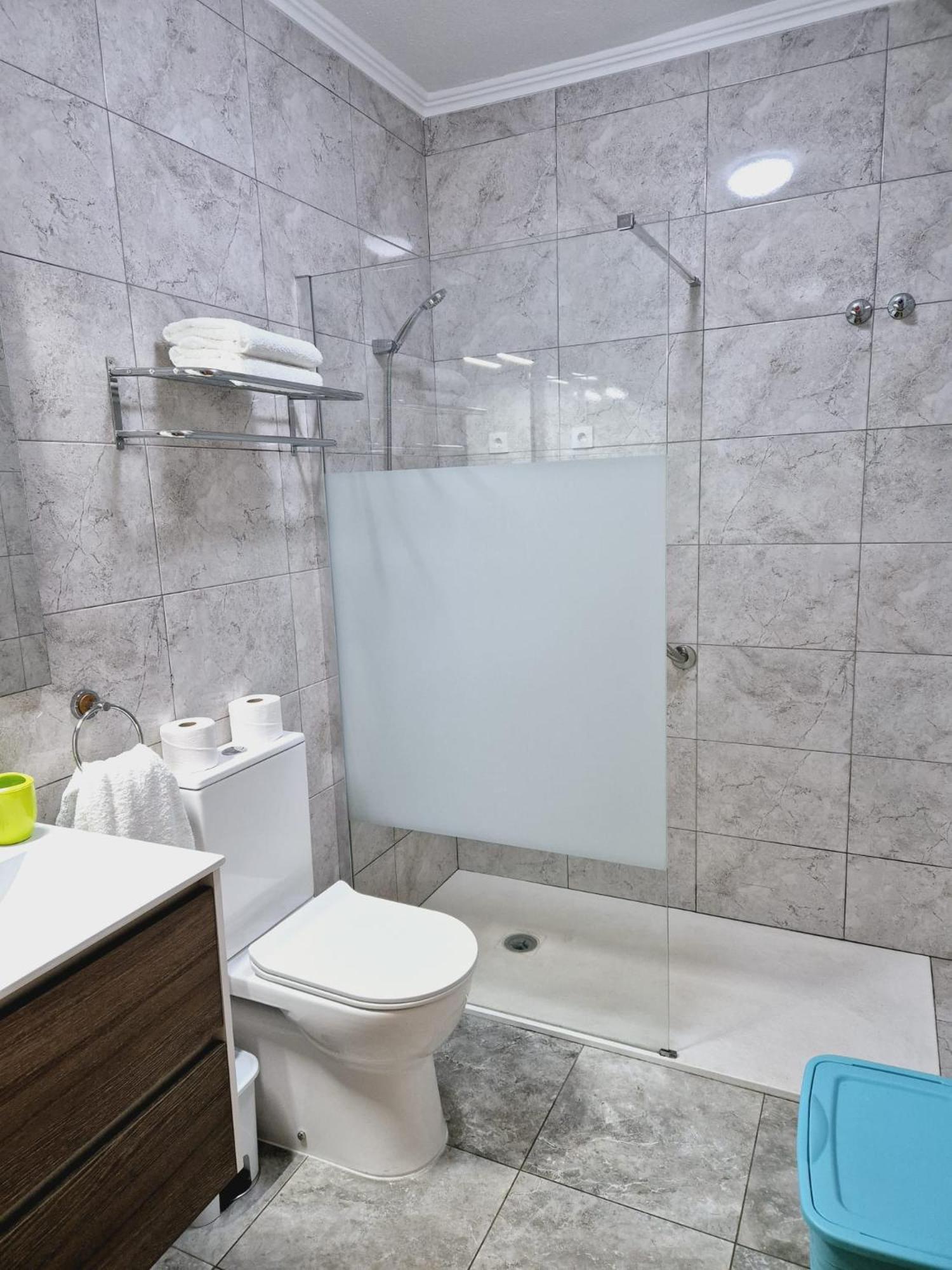 La Casa De Veronica - Serene Apartment With Shared Pool, Steps From The Beach Torrevieja Esterno foto