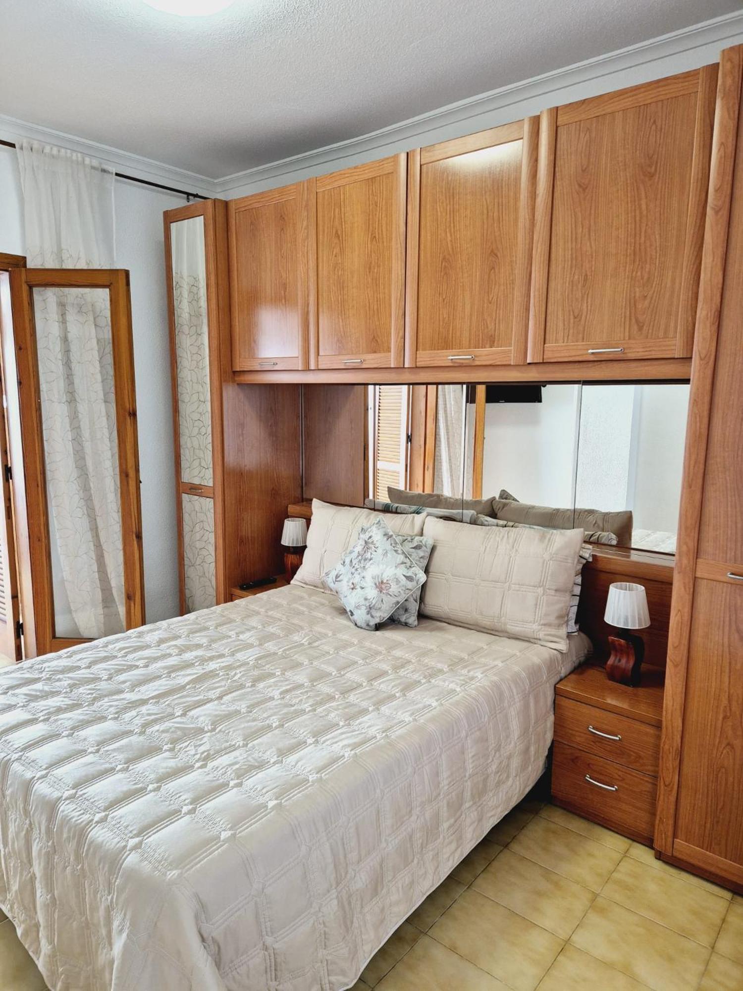 La Casa De Veronica - Serene Apartment With Shared Pool, Steps From The Beach Torrevieja Esterno foto